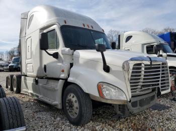  Salvage Freightliner Cascadia 1