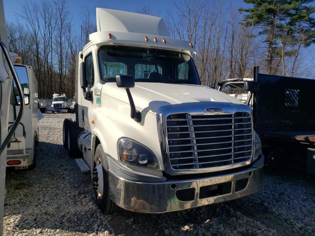  Salvage Freightliner Cascadia 1