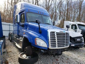  Salvage Freightliner Cascadia 1