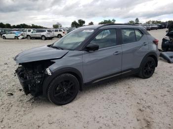  Salvage Nissan Kicks