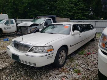  Salvage Lincoln Towncar