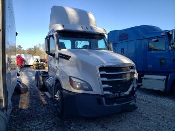  Salvage Freightliner Cascadia 1