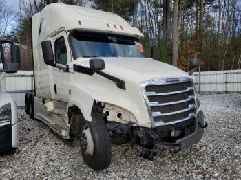  Salvage Freightliner Cascadia 1