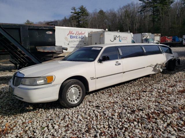  Salvage Lincoln Towncar