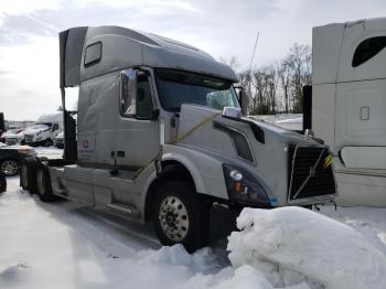  Salvage Volvo Vnl