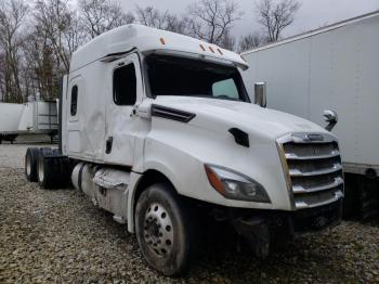  Salvage Freightliner Cascadia 1