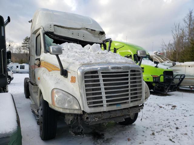  Salvage Freightliner Cascadia 1
