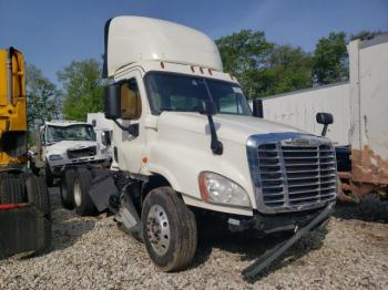  Salvage Freightliner Cascadia 1