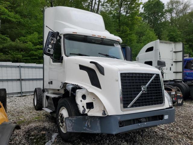  Salvage Volvo Vn