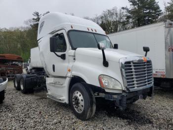  Salvage Freightliner Cascadia 1