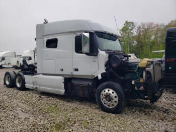  Salvage Volvo Vnl