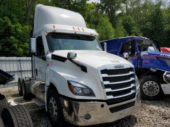  Salvage Freightliner Cascadia 1