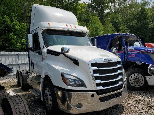 Salvage Freightliner Cascadia 1
