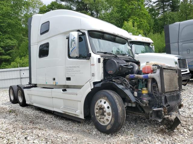  Salvage Volvo Vnl