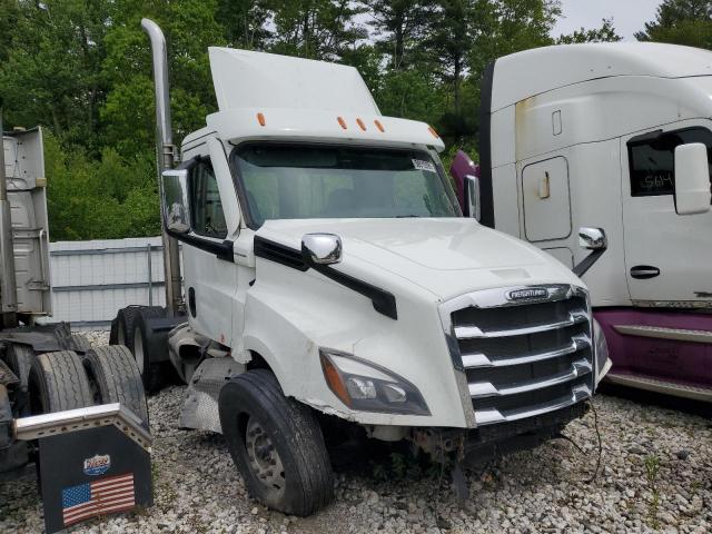  Salvage Freightliner Cascadia 1