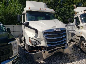  Salvage Freightliner Cascadia 1