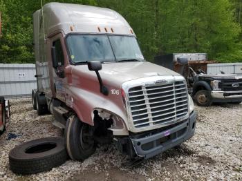  Salvage Freightliner Cascadia 1