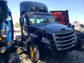  Salvage Freightliner Cascadia 1