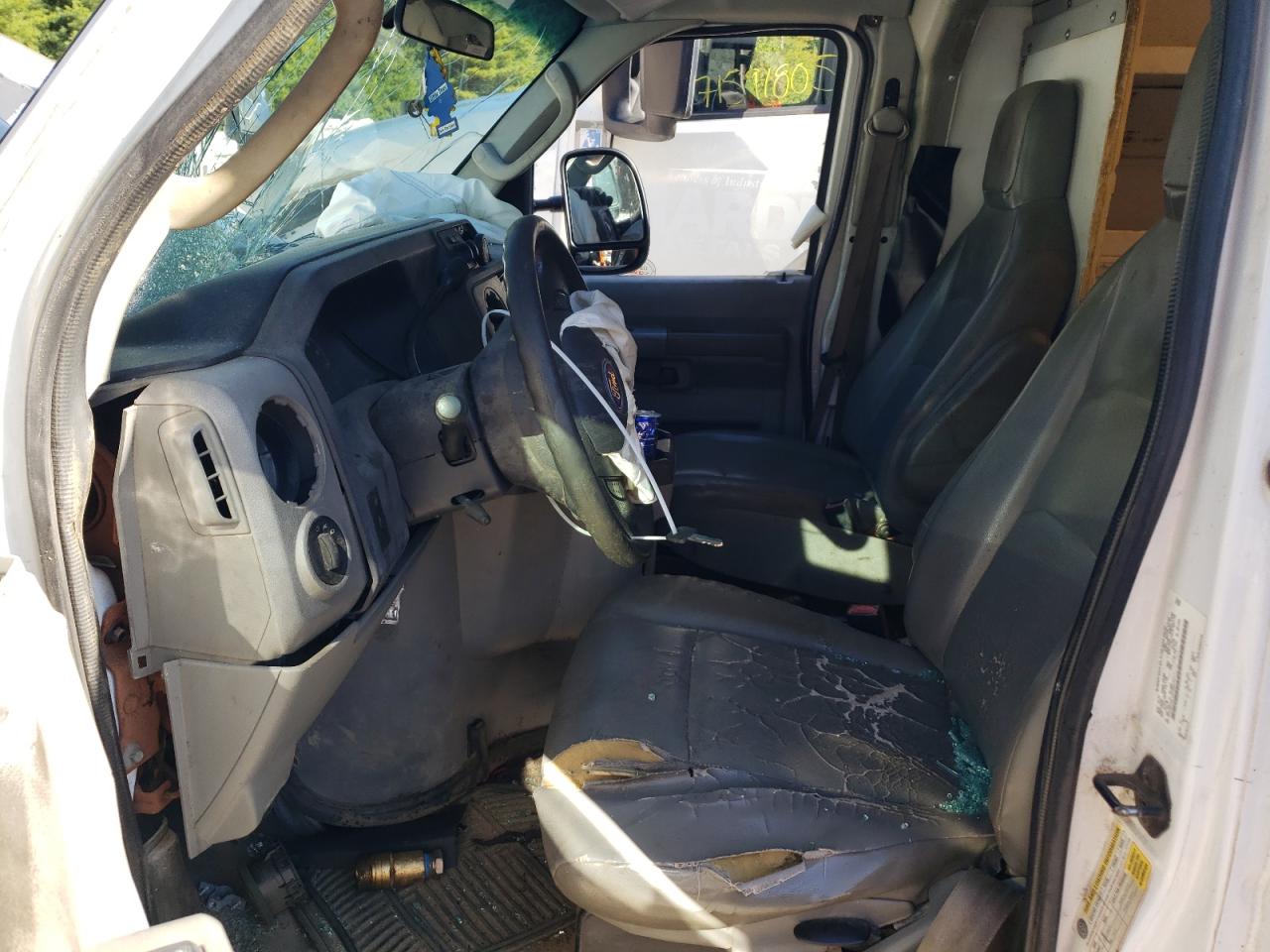 Ford Econoline E350 Super Duty Cutaway Van Image 6