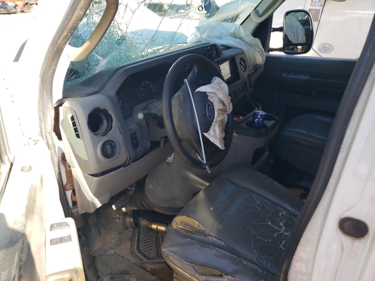 Ford Econoline E350 Super Duty Cutaway Van Image 5