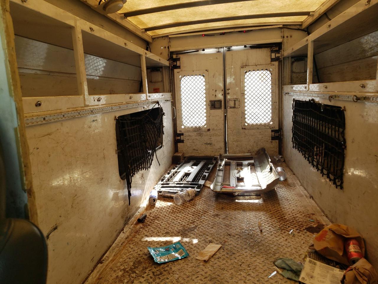 Ford Econoline E350 Super Duty Cutaway Van Image 10