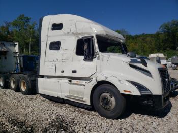  Salvage Volvo Vnl