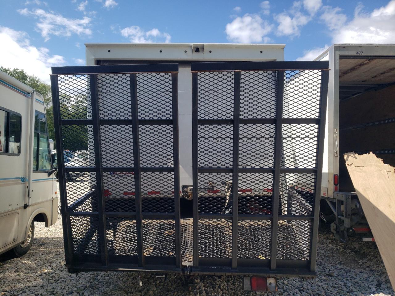 Chevrolet 3500 Image 9