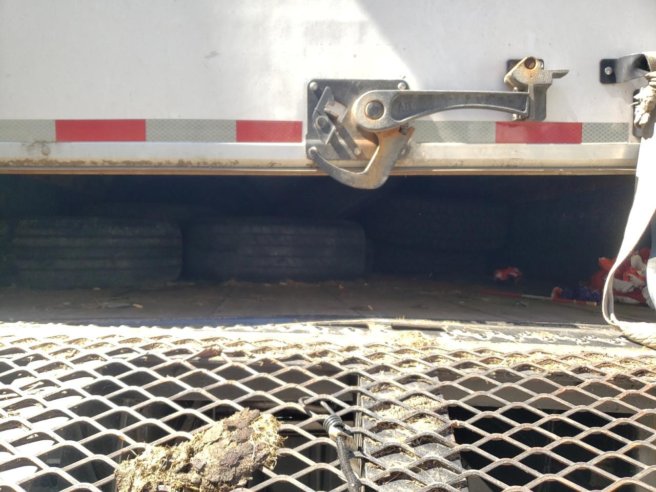 Chevrolet 3500 Image 10