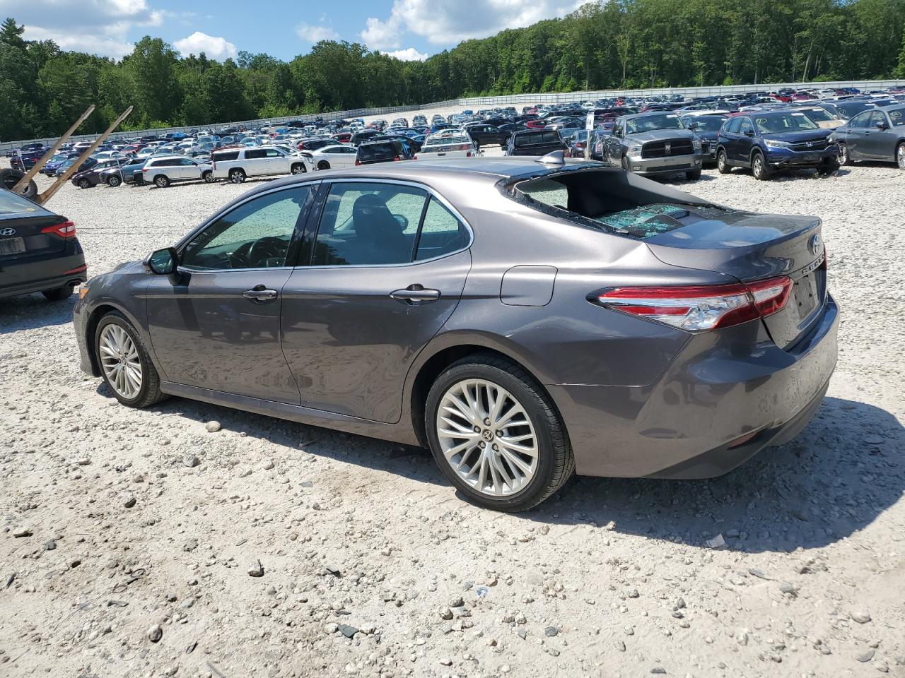 Toyota Camry Xle Image 9