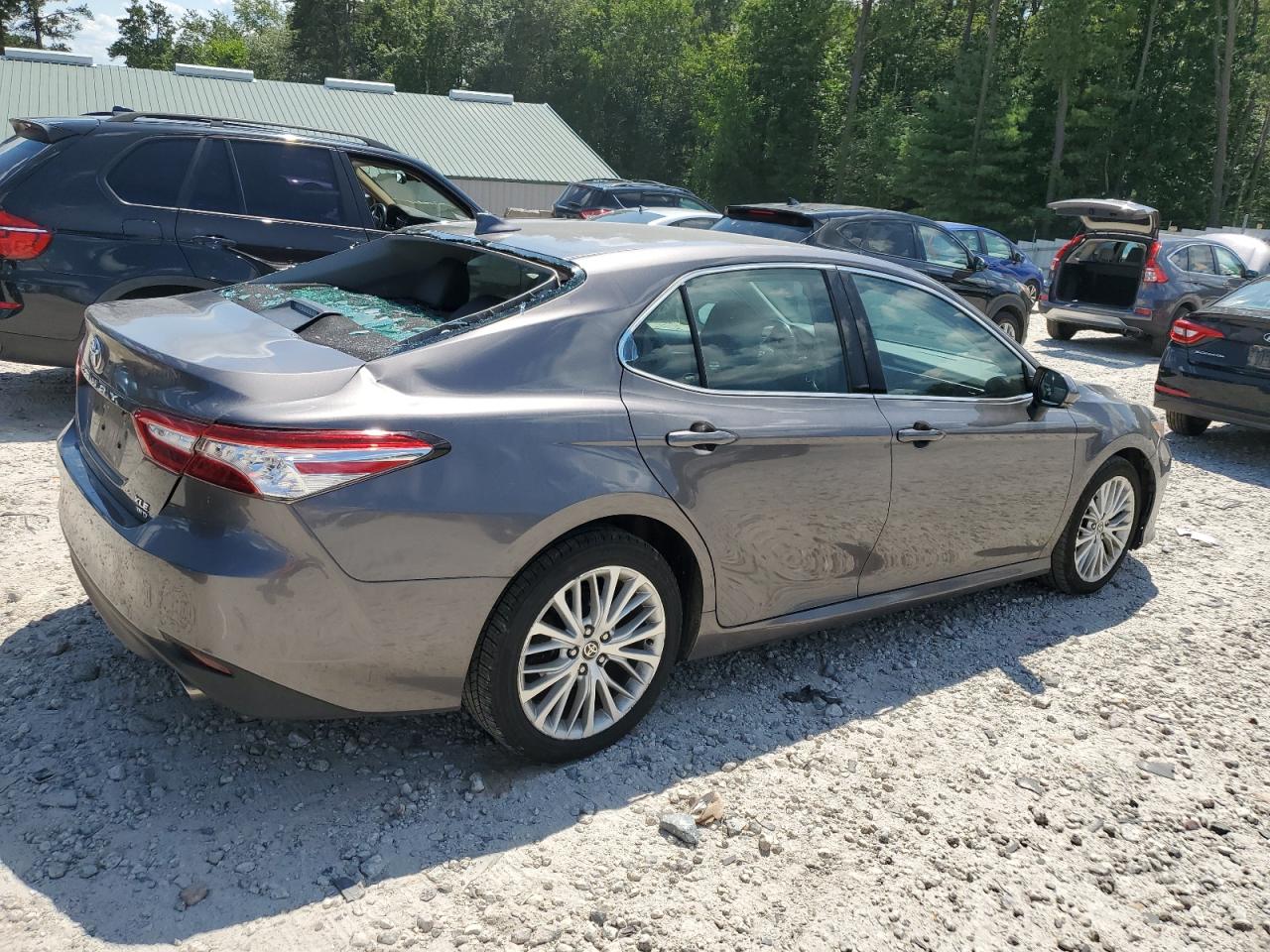 Toyota Camry Xle Image 11