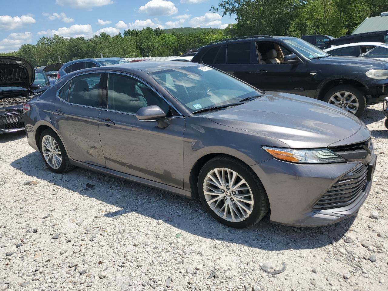 Toyota Camry Xle Image 3