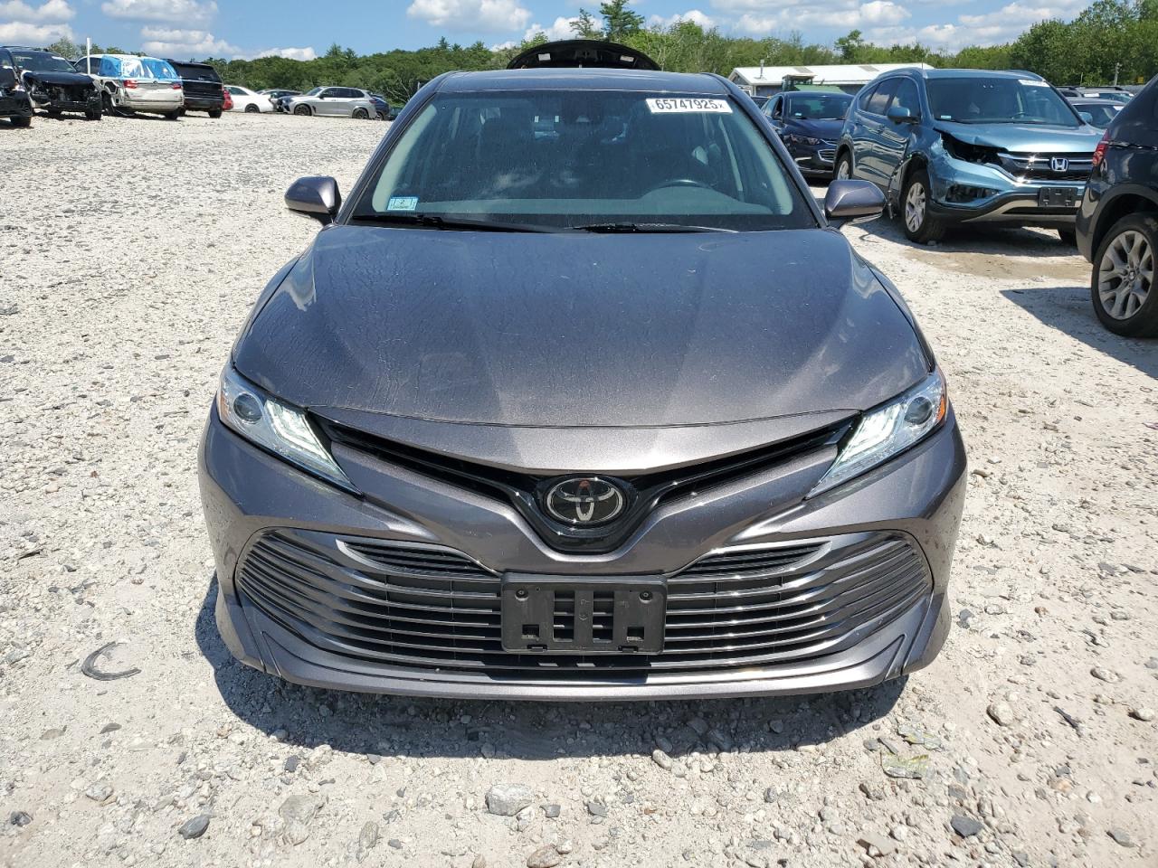 Toyota Camry Xle Image 12