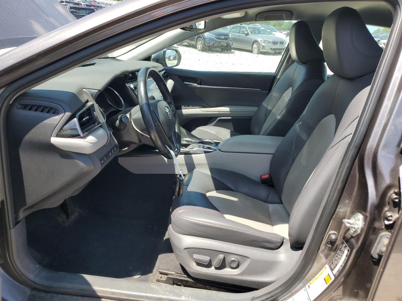 Toyota Camry Xle Image 4