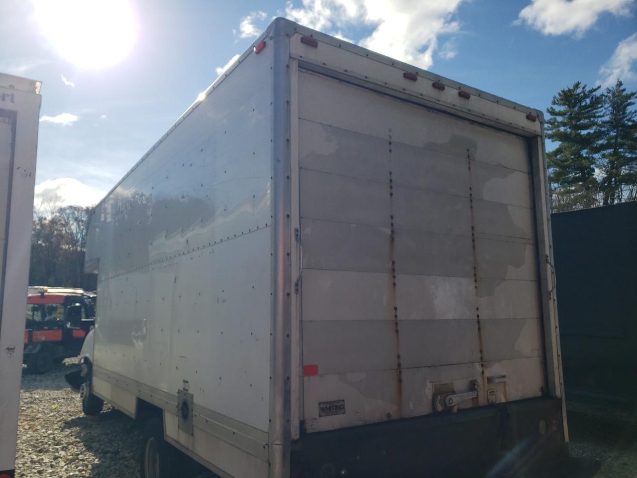 Chevrolet Express Image 13