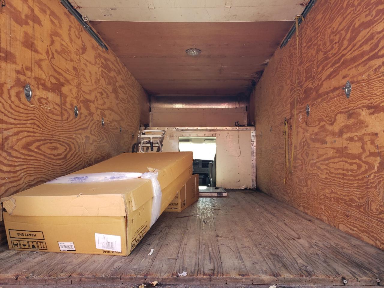 Chevrolet Express Image 7