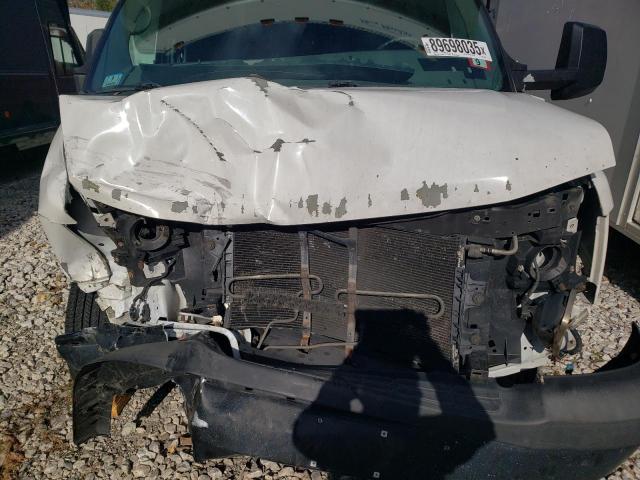 Chevrolet Express Image 4