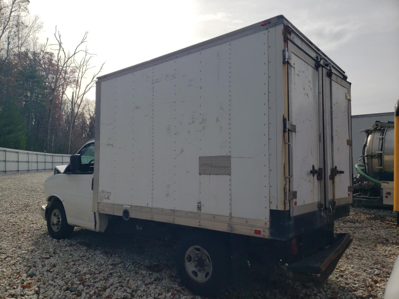 Chevrolet Express Image 6