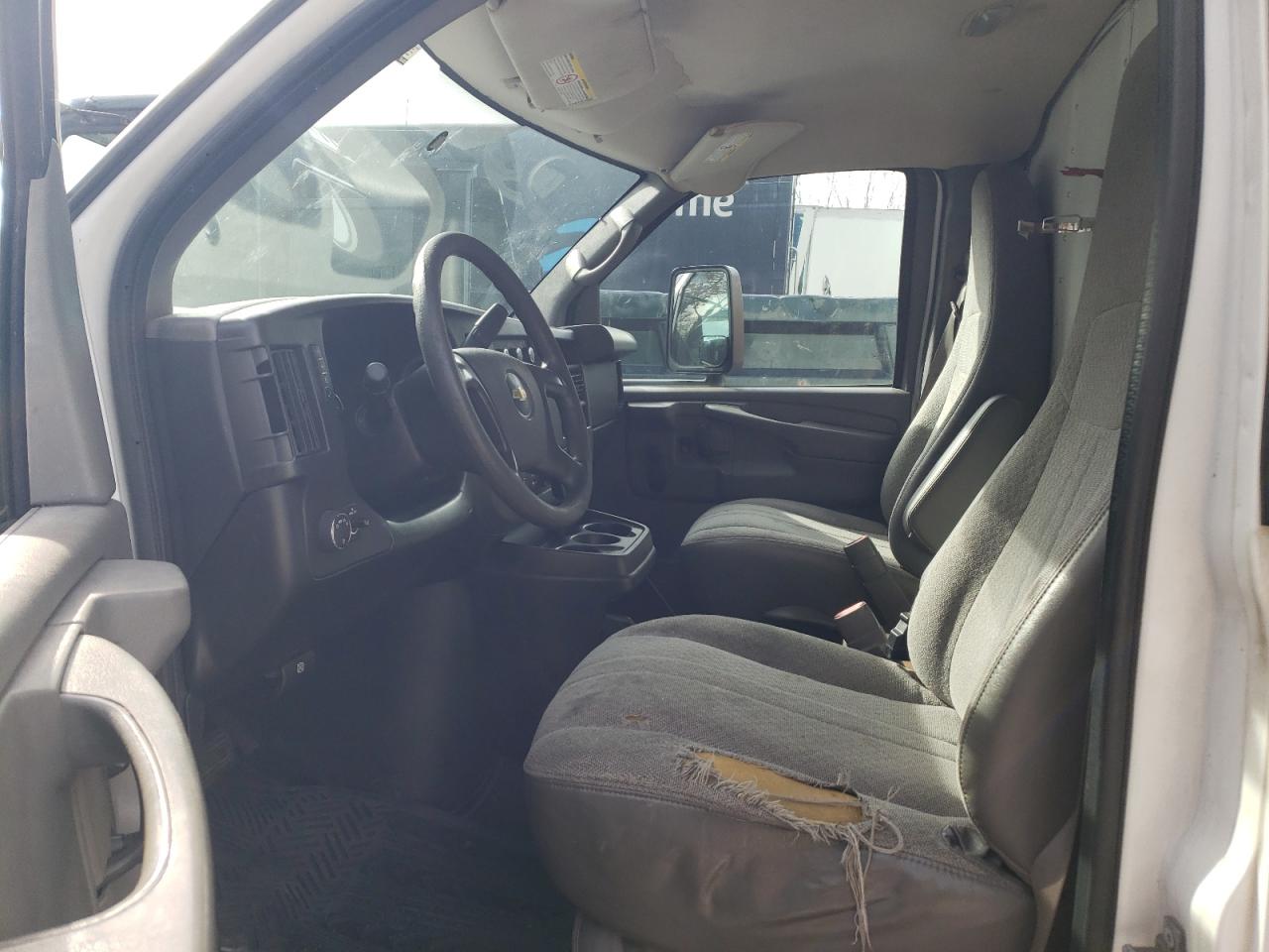 Chevrolet Express Image 9