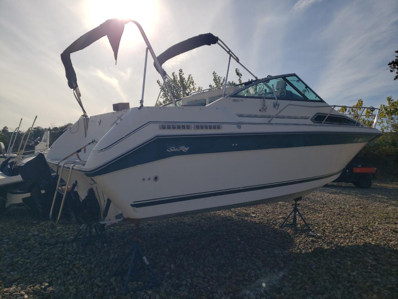 Sea Ray Sundancer Image 10