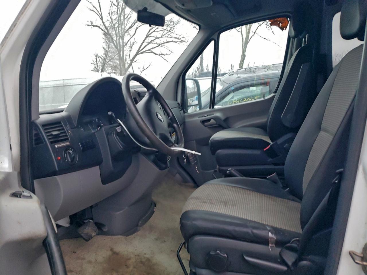 Dodge Sprinter 2500 Image 4