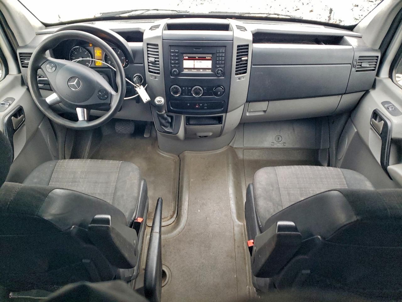 Mercedes-Benz Sprinter 2500 Image 10