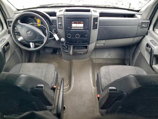 Mercedes-Benz Sprinter 2500 Image 10