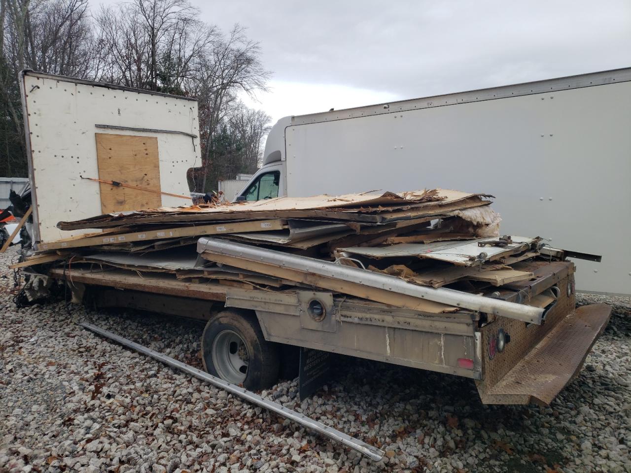 Chevrolet Express Image 3