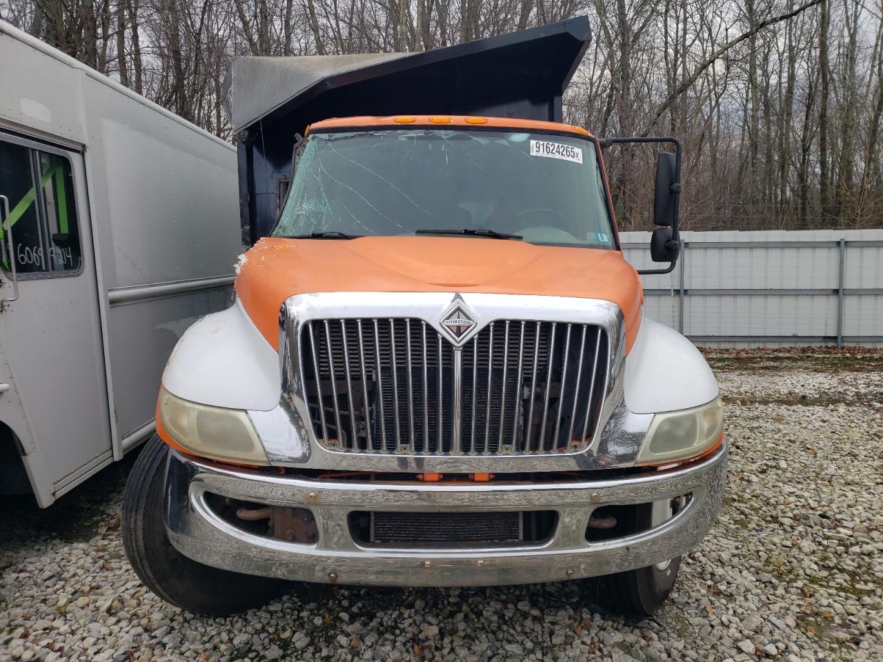 International 4300 4300 Image 9