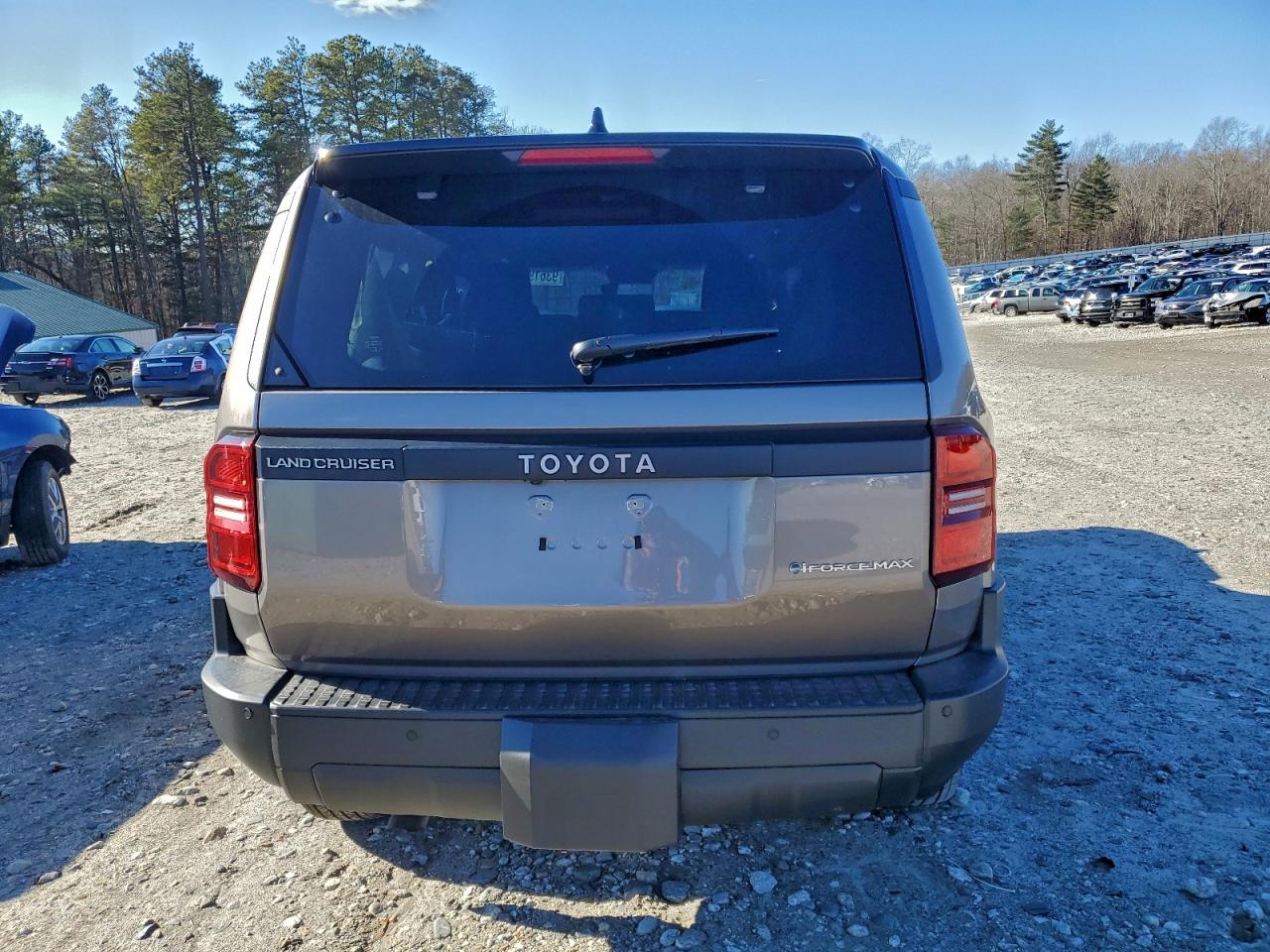 Toyota Land Cruis Base Image 13