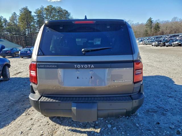 Toyota Land Cruis Base Image 13