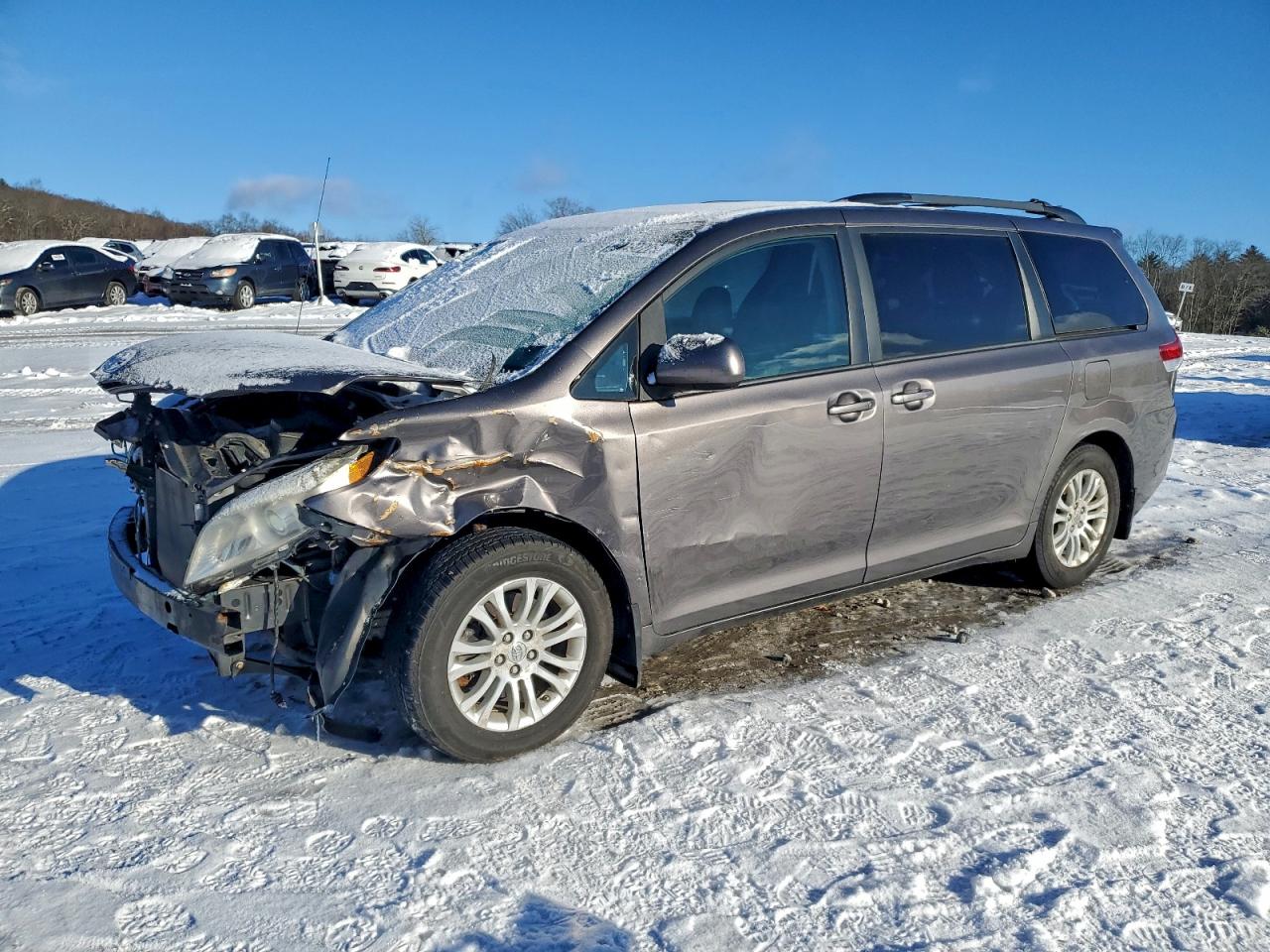 Toyota Sienna Xle Image 1