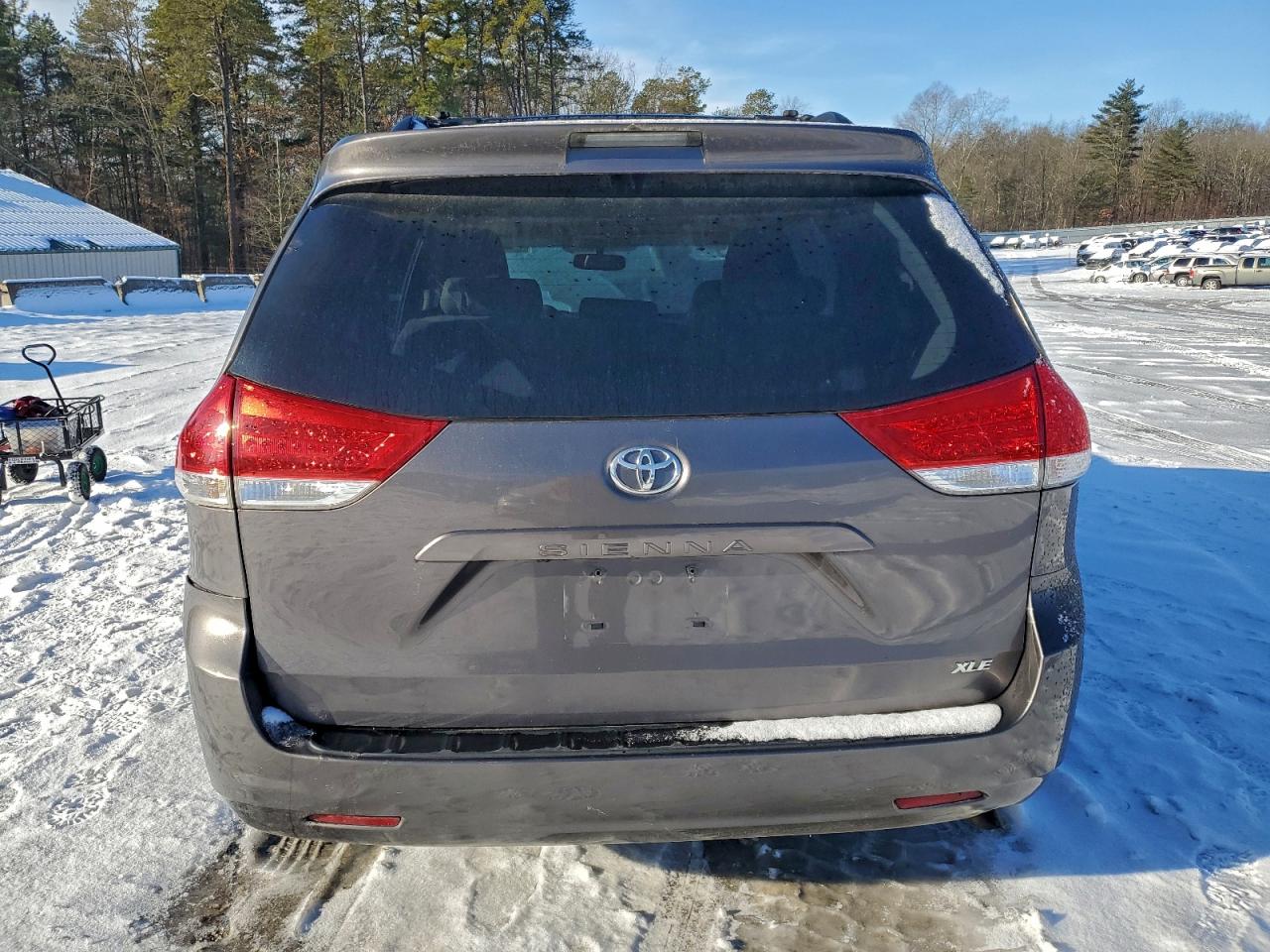 Toyota Sienna Xle Image 10