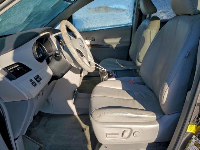 Toyota Sienna Xle Image 11