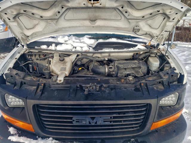 GMC Savana G1500 Image 11